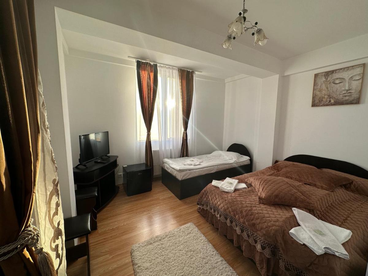 פיטסטי Casa Rustic Cazare מראה חיצוני תמונה