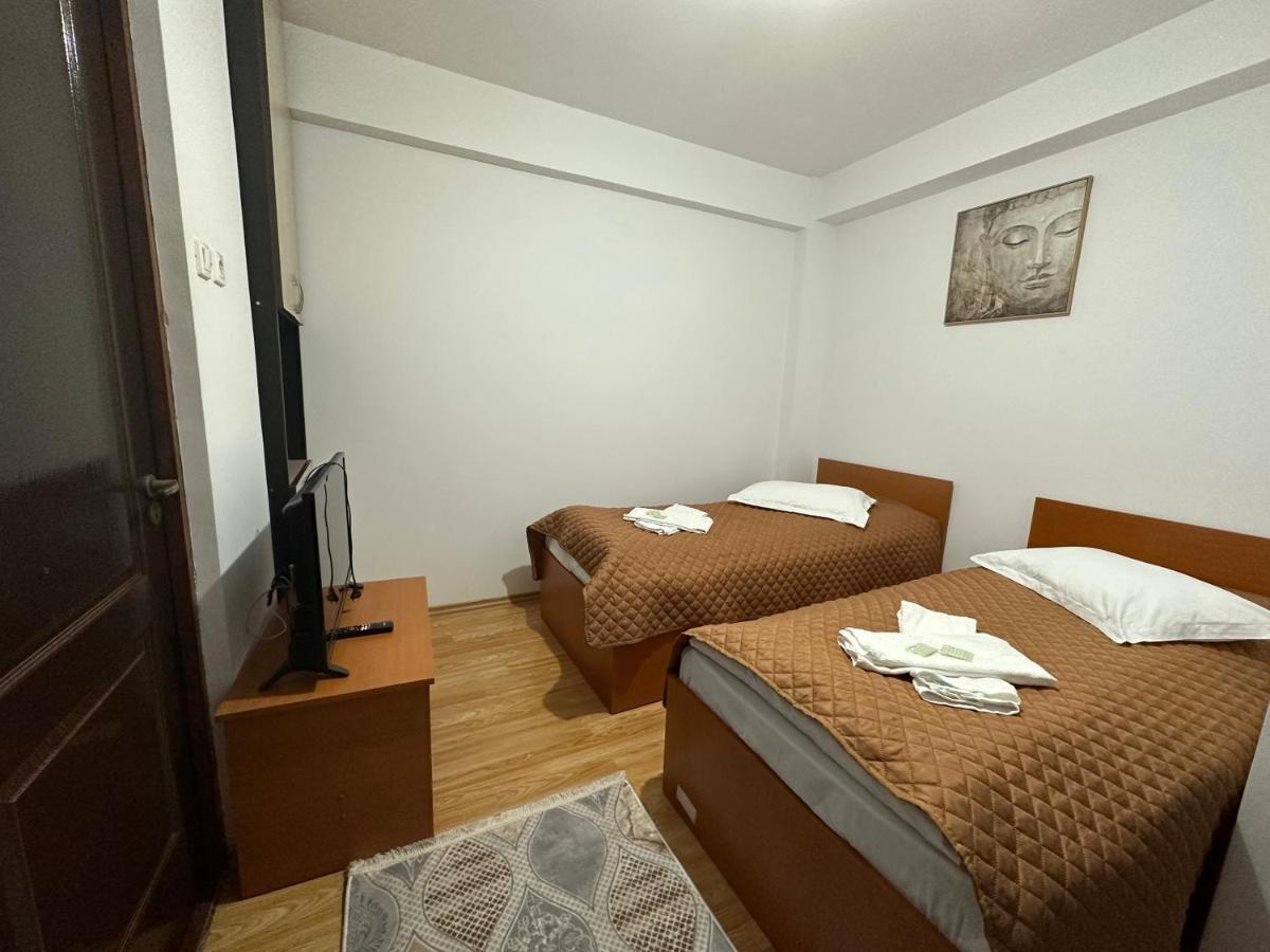 פיטסטי Casa Rustic Cazare מראה חיצוני תמונה