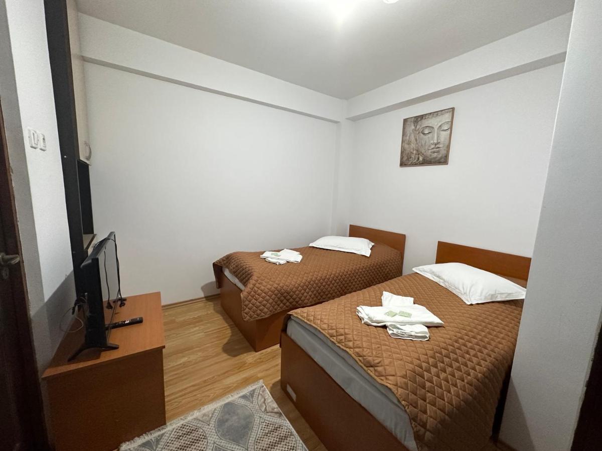 פיטסטי Casa Rustic Cazare מראה חיצוני תמונה