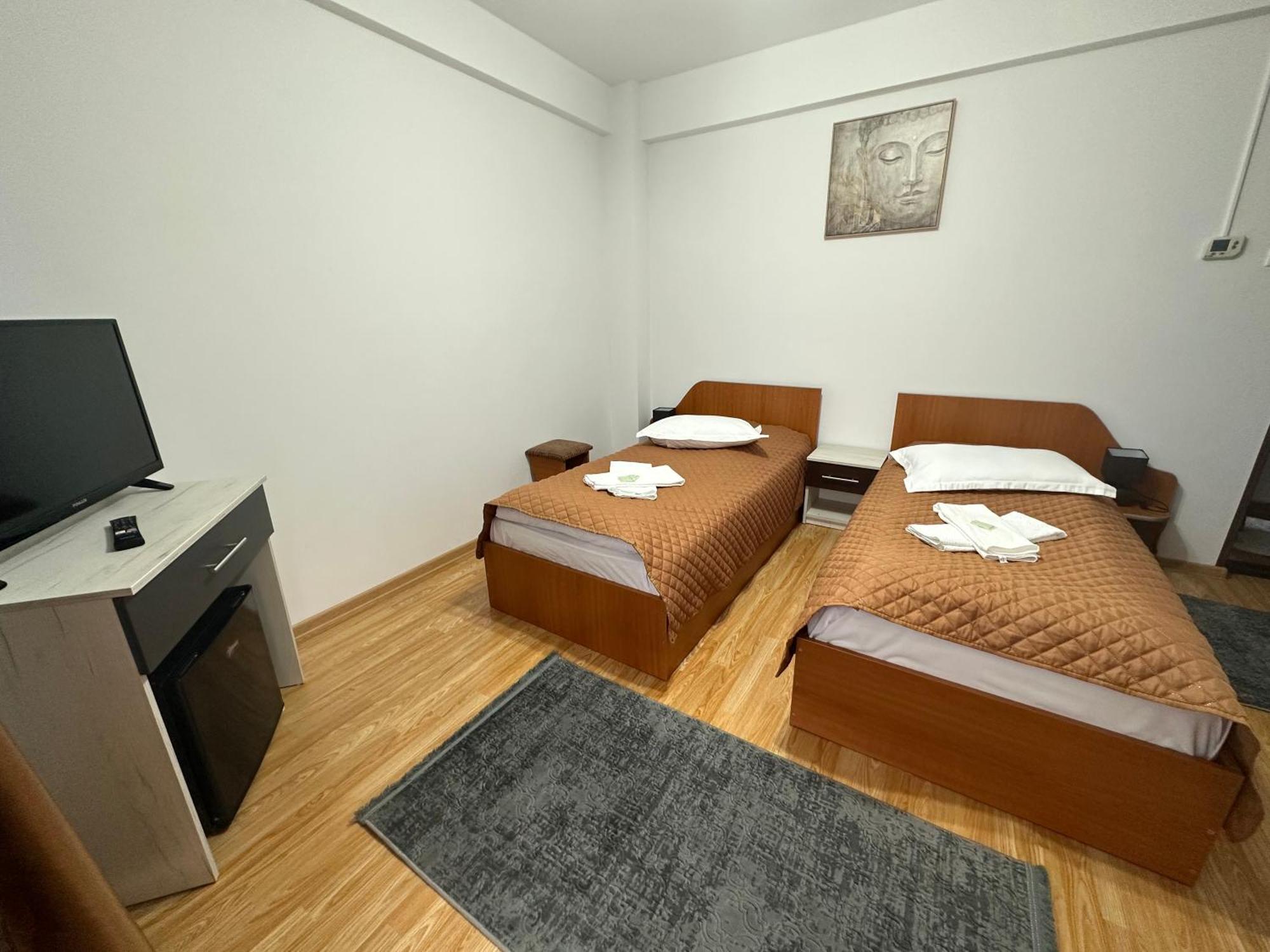 פיטסטי Casa Rustic Cazare מראה חיצוני תמונה