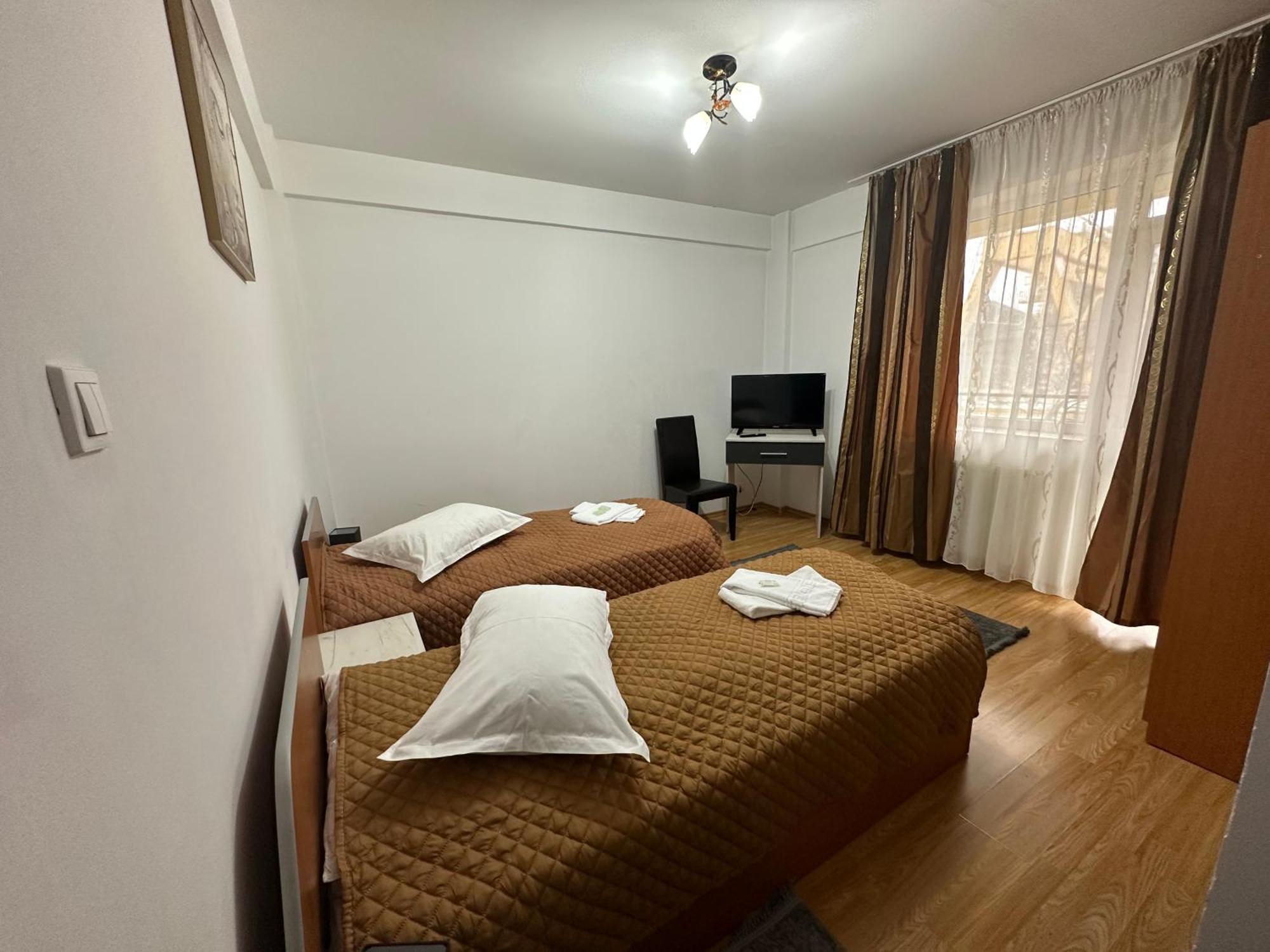 פיטסטי Casa Rustic Cazare מראה חיצוני תמונה