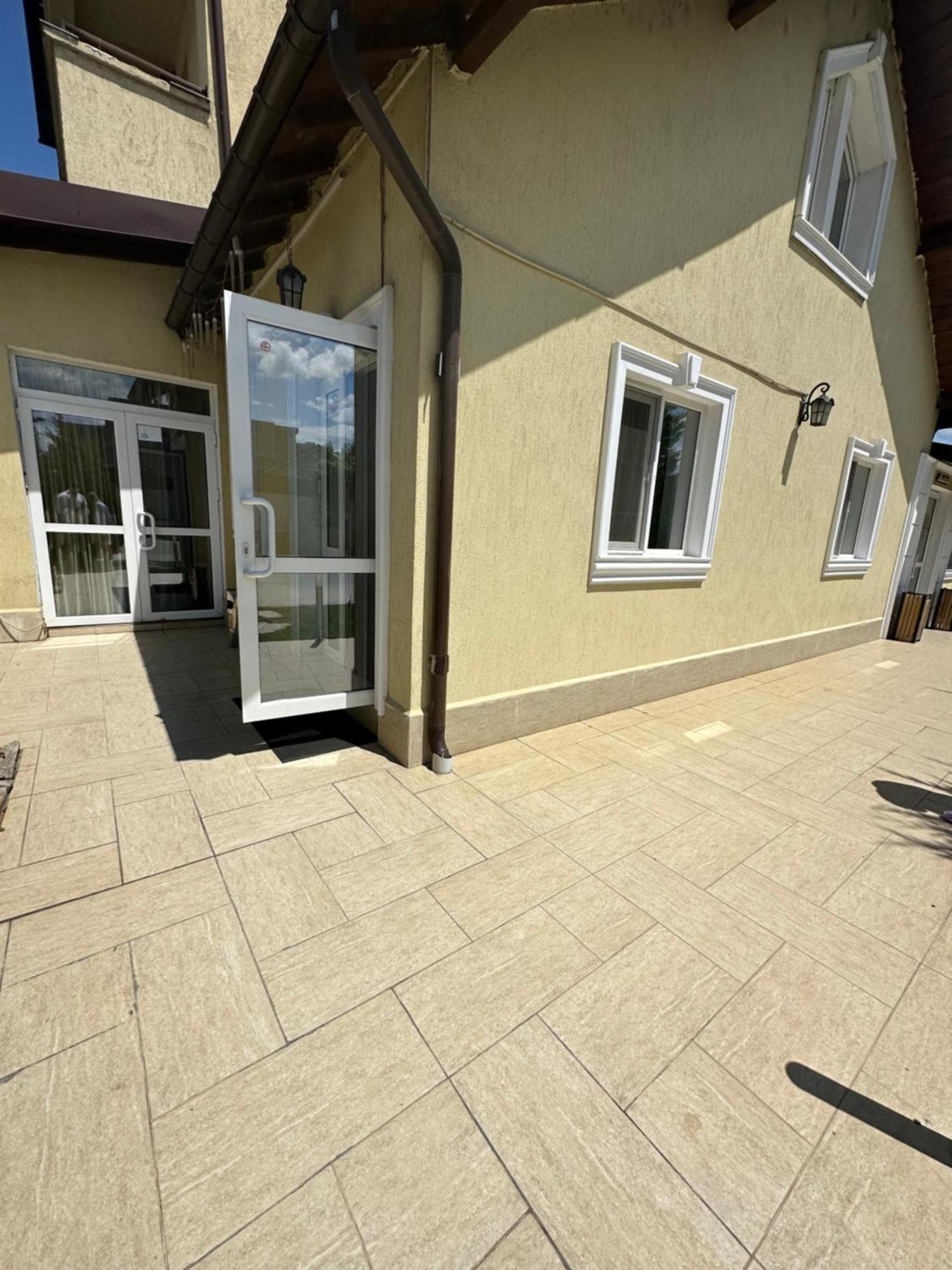 פיטסטי Casa Rustic Cazare מראה חיצוני תמונה