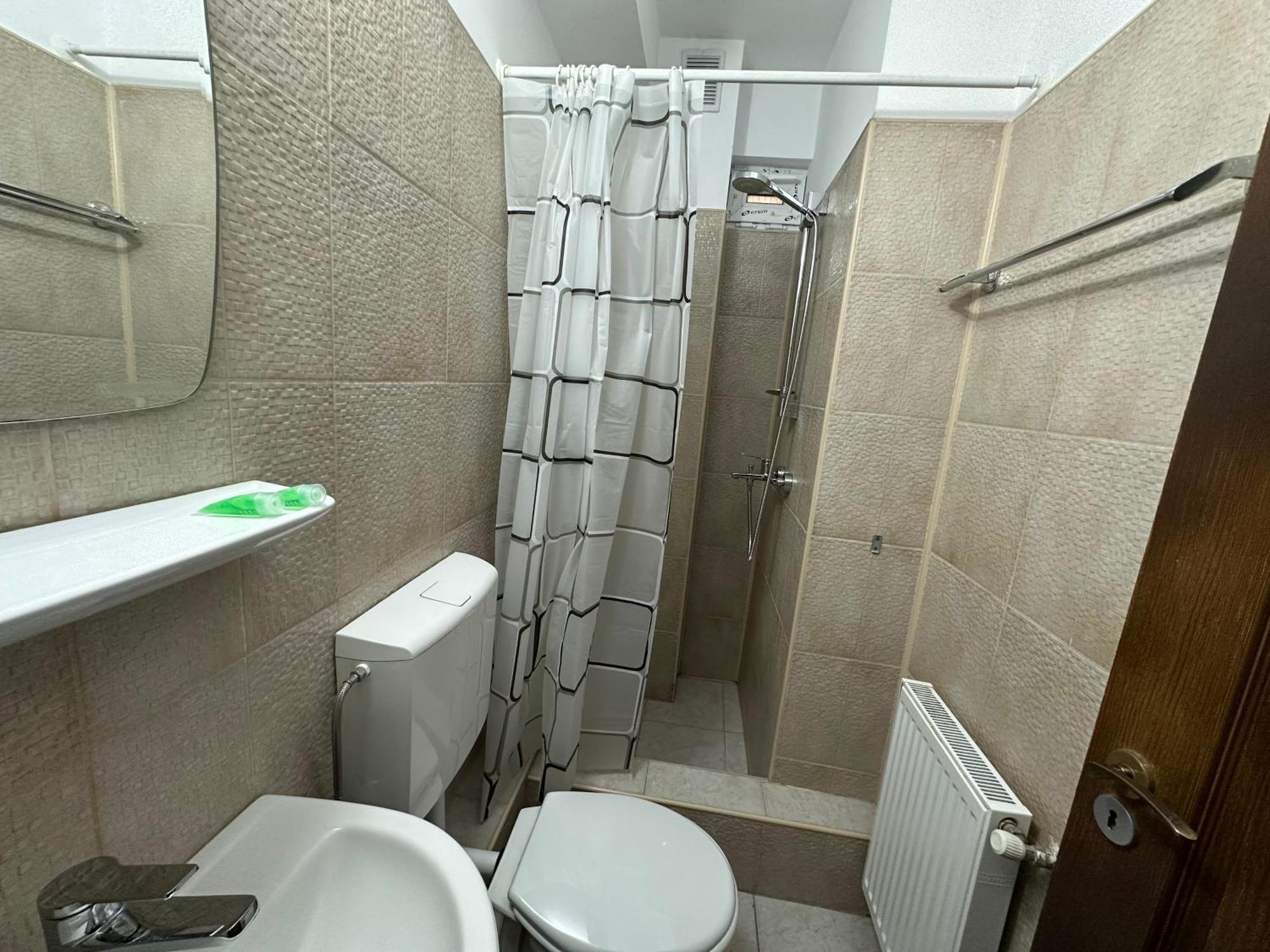 פיטסטי Casa Rustic Cazare מראה חיצוני תמונה
