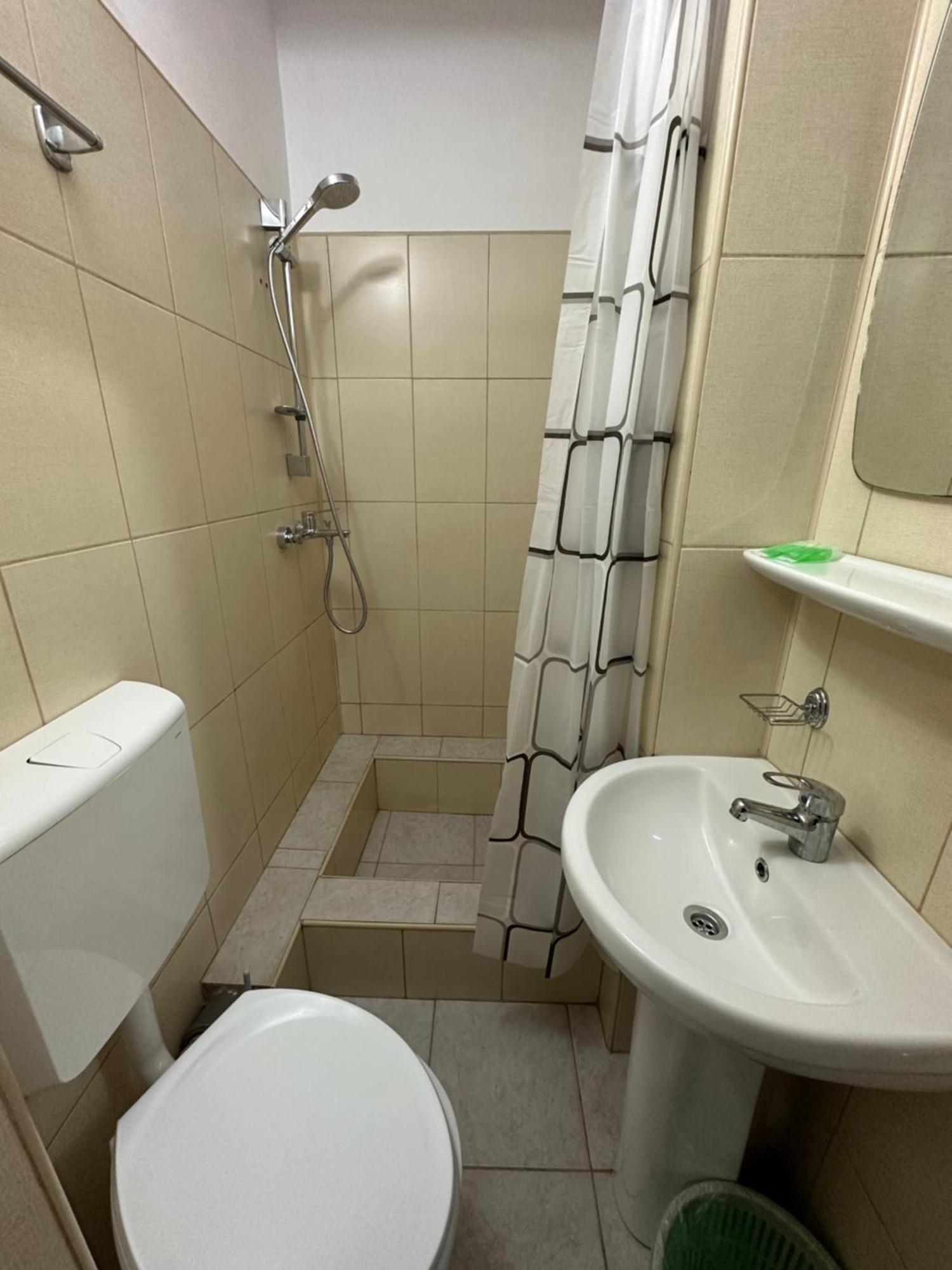 פיטסטי Casa Rustic Cazare מראה חיצוני תמונה