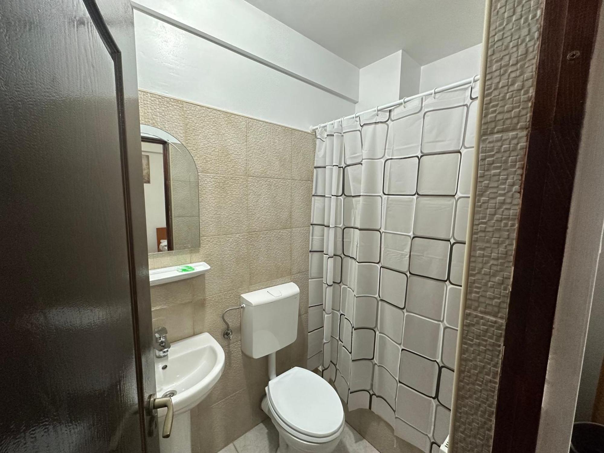 פיטסטי Casa Rustic Cazare מראה חיצוני תמונה