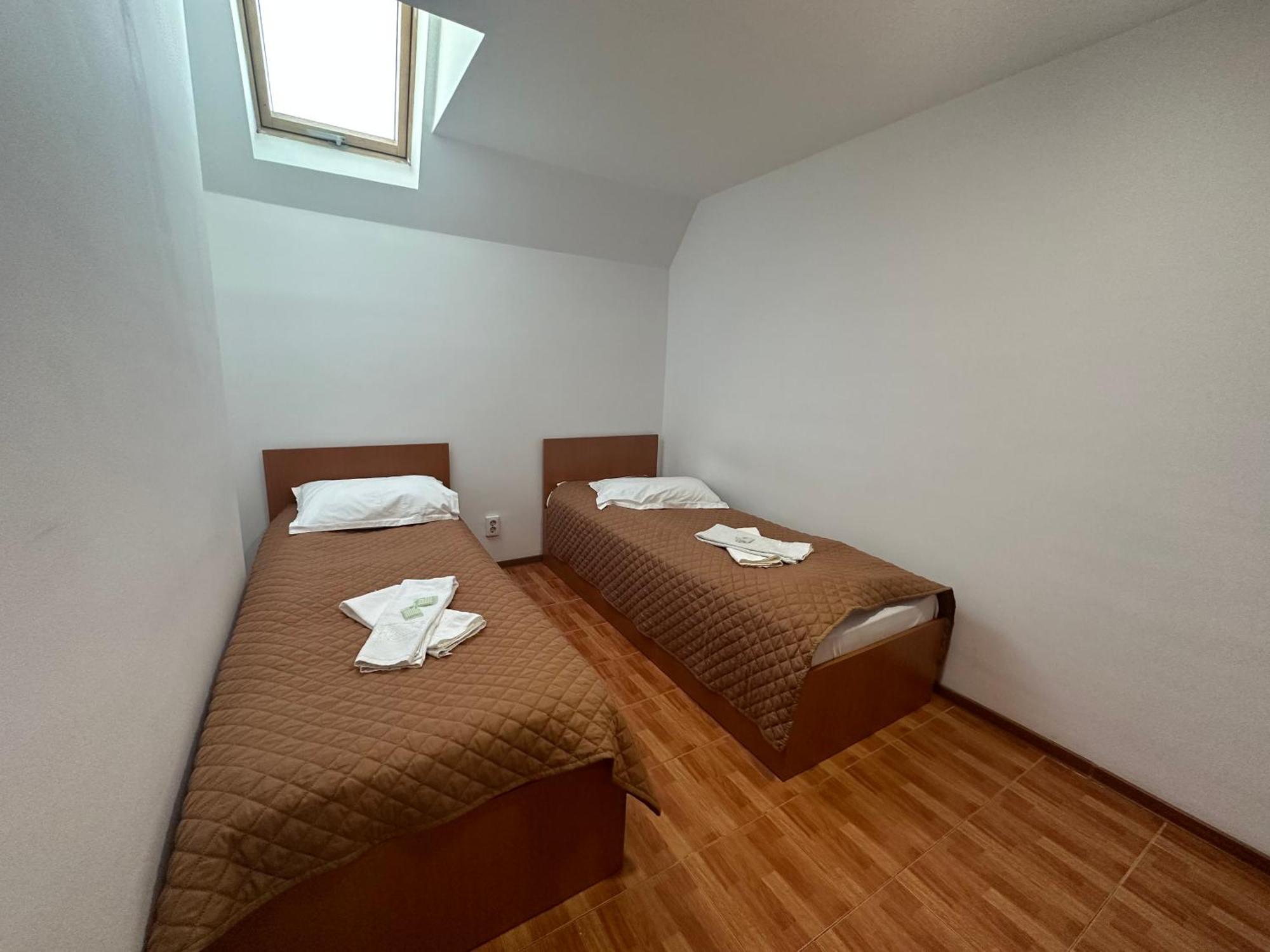 פיטסטי Casa Rustic Cazare מראה חיצוני תמונה