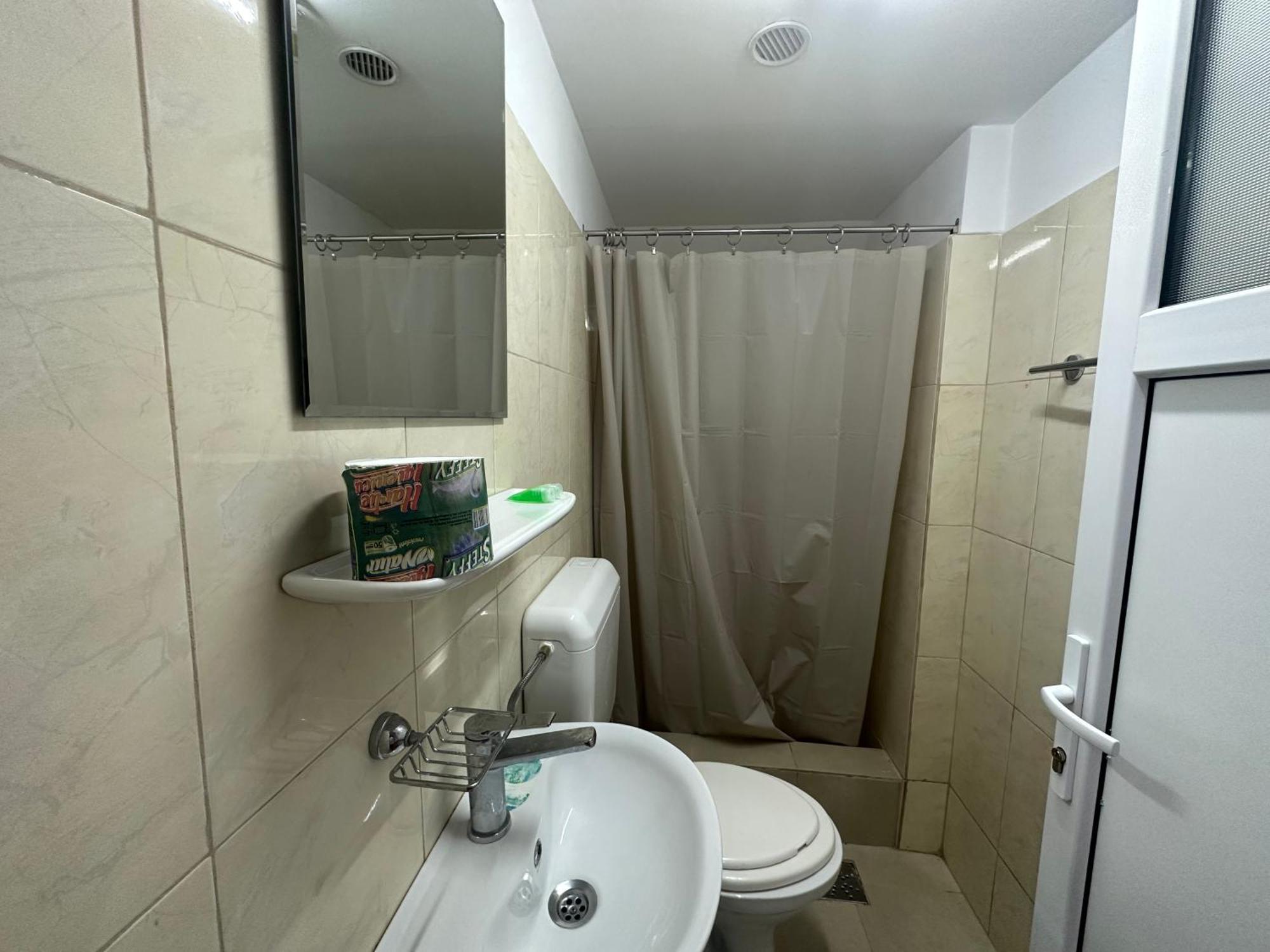 פיטסטי Casa Rustic Cazare מראה חיצוני תמונה